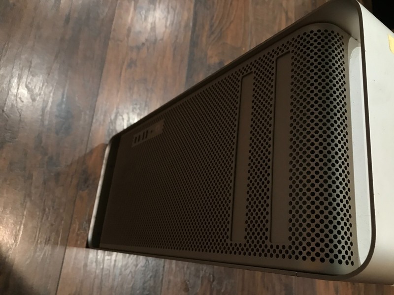 Apple Mac Pro "Quad Core" 2.0 (Original) + Apple Cinema Display 23-Inch  gallery