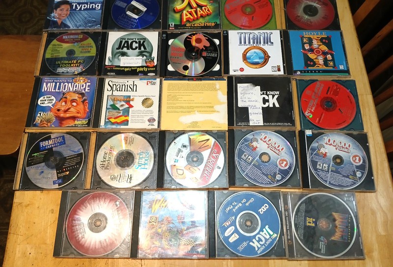 LOT OF 93 DISCS. ASSORTED WINDOWS SOFTWARE & GAMES. DOOM, ATARI, TYPING, SPANISH gallery
