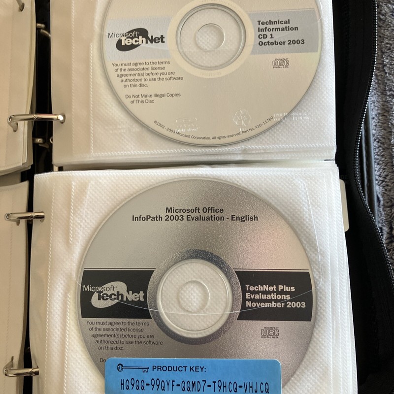 Microsoft TechNet Subscription Binders - 91 CDs 2003 gallery