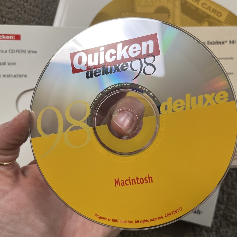 Quicken Deluxe '98 Financial Software Macintosh Users Guide 1998 Version CD gallery