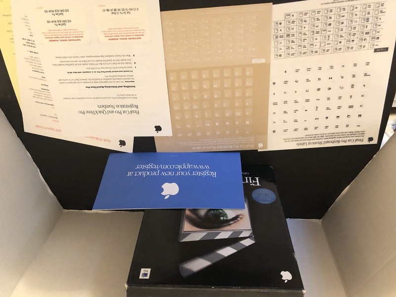 Apple Final Cut Pro 3 ACADEMIC (M8563Z/A) w/2 Licenses Complete W/Box gallery