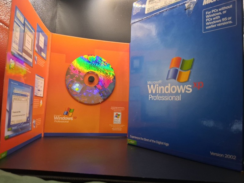 Microsoft Windows XP Professional Version 2002 Retail Box Set