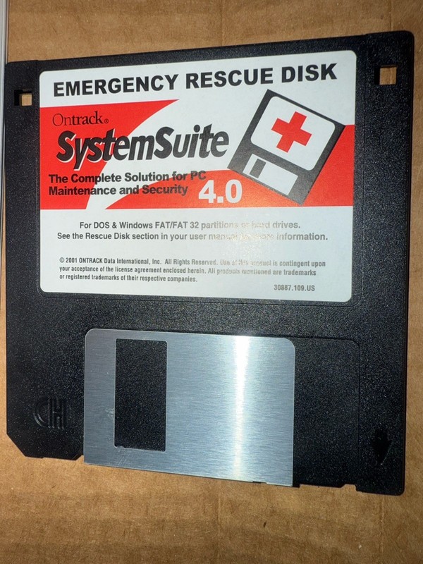 Ontrack SystemSuite 4.0 Windows 95/98/2000/XP/NT, User Guide PC CD Rom, Diskette gallery