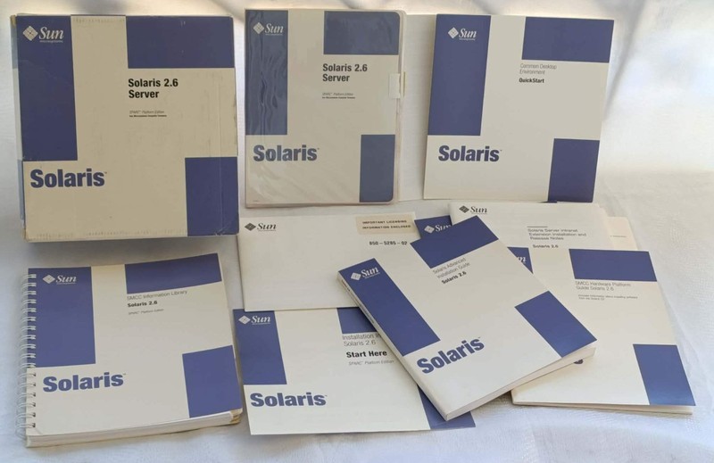 1997 SUN MICROSYSTEMS Solaris 2.6,_Many books and 4 CDs_used
