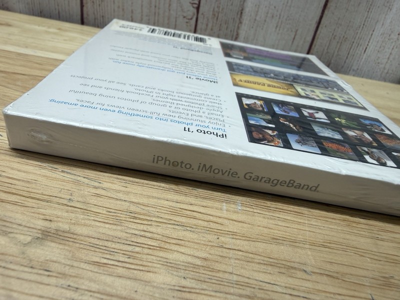 Apple iLife '11 Family Pack MC625Z/A GarageBand iPhoto iMovie install DVD Sealed gallery