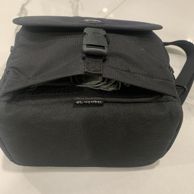 LOWEPRO REZO 170 AW ALL-WEATHER SHOULDER CAMERA BAG BLACK gallery