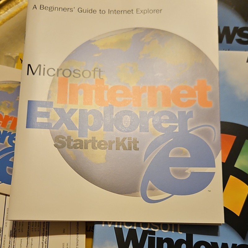 Microsoft Windows 95 Retail English 3.5" Floppy w/ IE Starter Kit & COA gallery