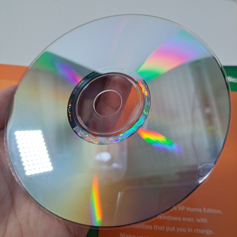 Microsoft Windows XP Home Edition Version 2002 CD-ROM Vintage Box w/ Key gallery