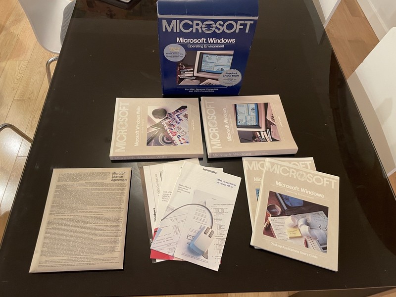 Microsoft Windows Version 1.03; Box 0786; Part No. 050-050-226 gallery