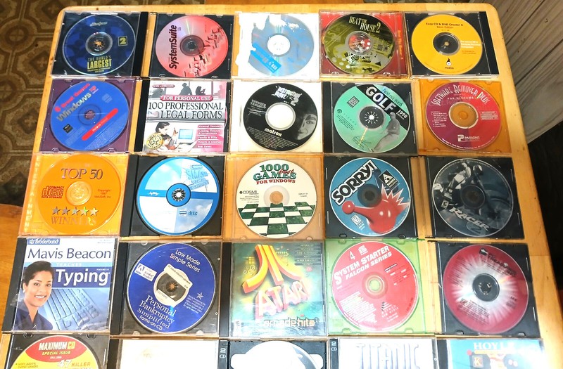 LOT OF 93 DISCS. ASSORTED WINDOWS SOFTWARE & GAMES. DOOM, ATARI, TYPING, SPANISH gallery
