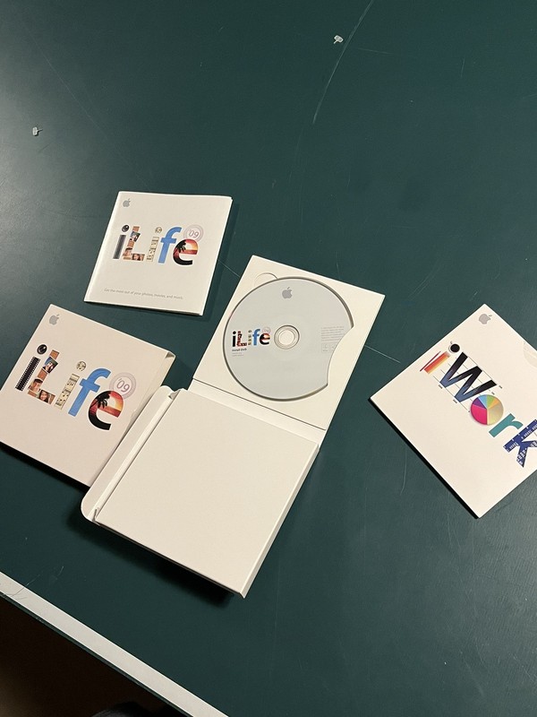 VINTAGE 2009 Apple iLife 09 Mac Software DVD Install Disc Original Booklets