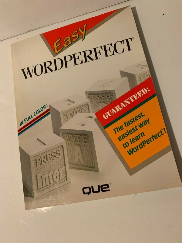 EASY WORDPERFECT QUE BOOK COLLECTIBLE 0-88022-797-4 LAST ONE