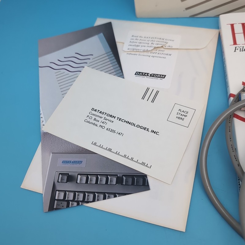 Vintage Software HOT WIRE File Transfer and Disk Management Windows Big Box gallery