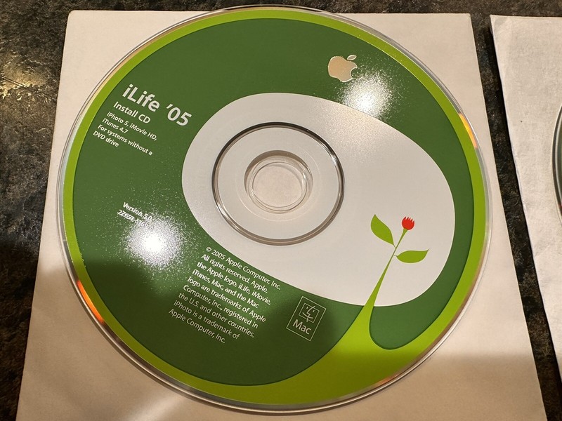 Apple iLife '05 Install DVD and CD Version 5.0 For Mac gallery