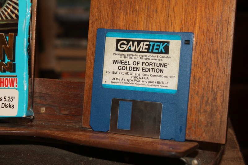 1989 Wheel of Fortune Golden Edition GAMETEK Windows PC Game 1 ea 3.5” Disk Only gallery