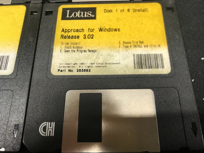 Vintage Lotus Approach for Windows Release 3.02 Disk Set (5/6) gallery