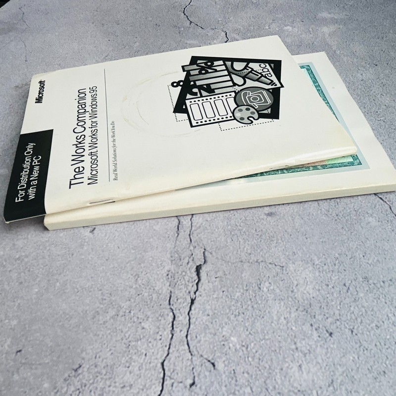 Microsoft Windows 95 Instruction Manual + The Works Companion Paperback Book Lot gallery
