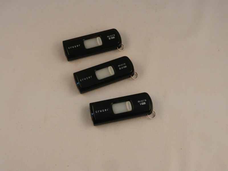 SUN DISK FLASH DRIVES "NEW" MICRO 1.0GB & 2.0GB - SET OF 3 gallery