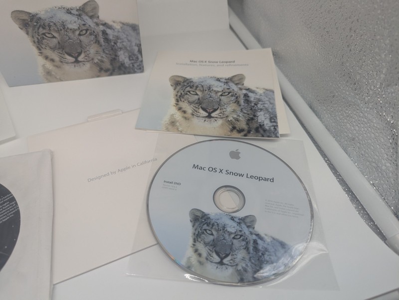 Apple Mac OS X Leopard Version 10.5 & Snow Leopard 10.6.3 Install DVDs Retail gallery