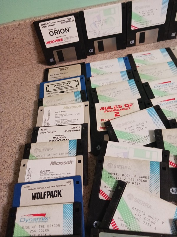 Lot of Vintage Various Software Games 3.5" Floppy Disks UNTESTED gallery