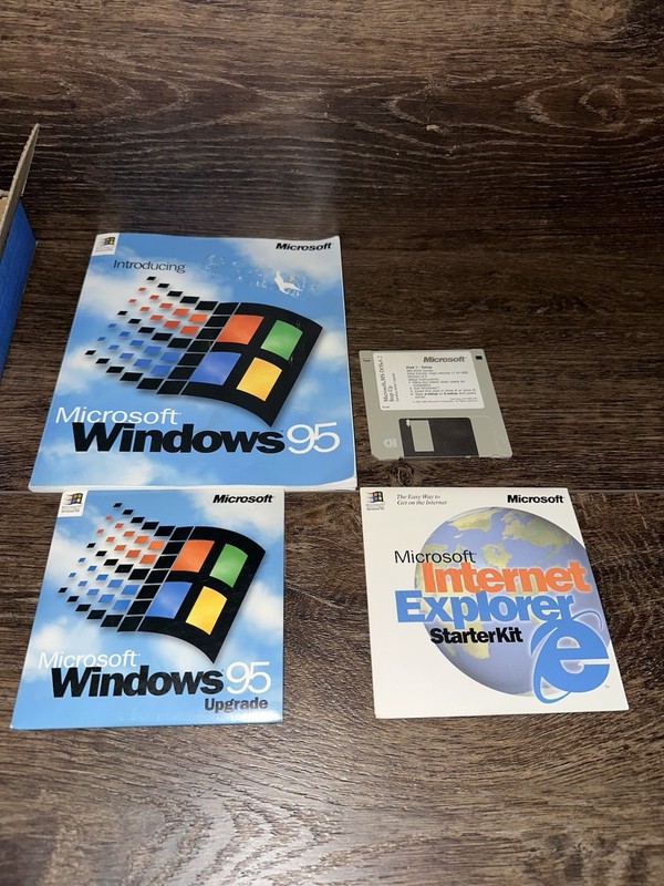 Microsoft Windows 95 Upgrade with Key, Manual Internet Explorer Starter Bonus