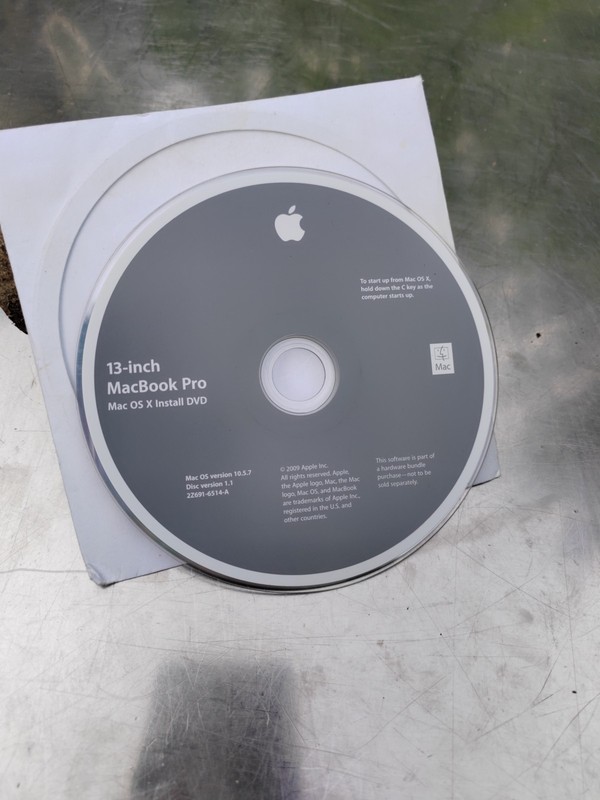Apple 13-inch MacBook Pro Mac OS X Install DVD Version 10.5.7, Disc 1.1,…