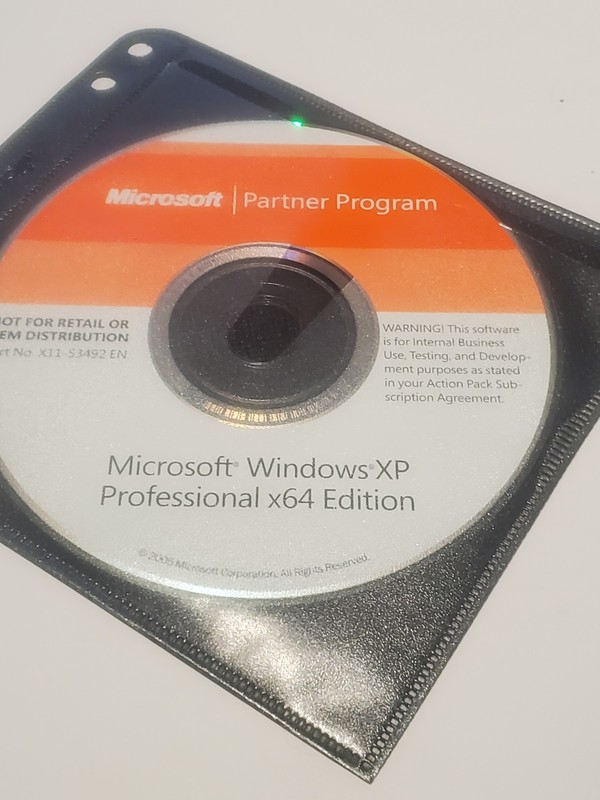 MS WINDOWS XP PROF x64 DISK & MS System Ctr Data Protect Mgr & MS VIRTUAL SERVER