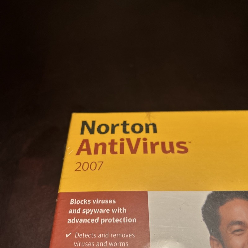 Symantec Notron AntiVirus 2007, CD Edition for Windows XP Home / Vista. Computer gallery