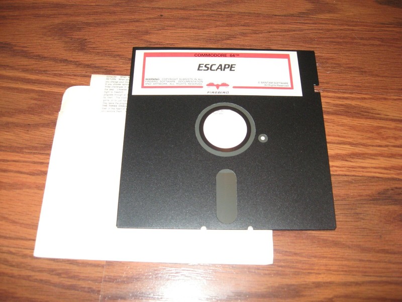 Escape Commodore 64 C64 Game on 5.25" disk - Tested