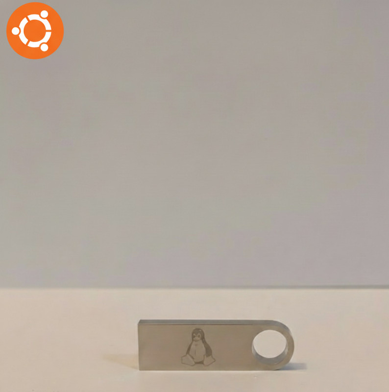 Ubuntu Linux 25.10 on Custom Engraved Tux Live USB (Latest 2025)