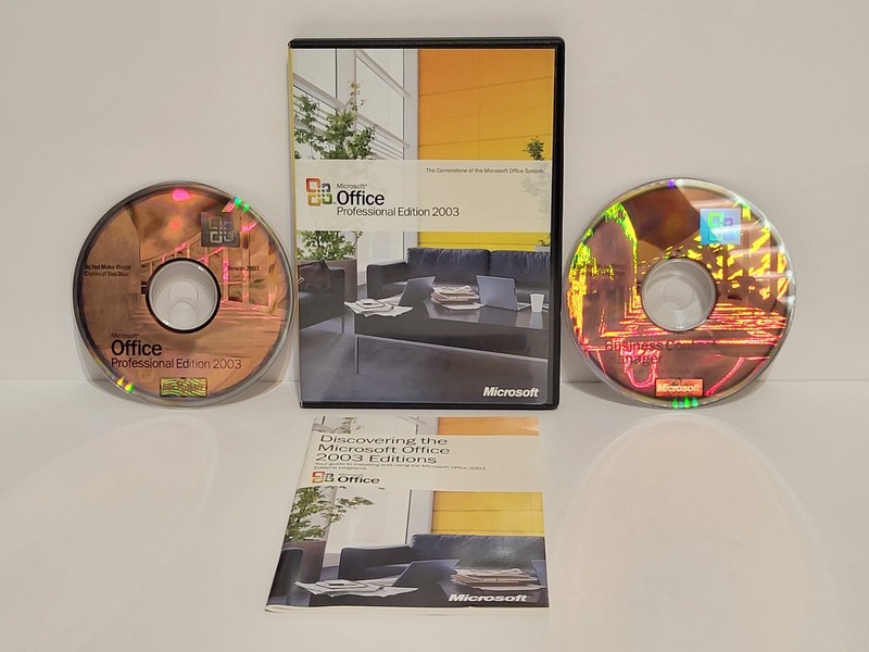 Microsoft Office Professional Edition 2003 & Business Contact Manager w/ KEY
