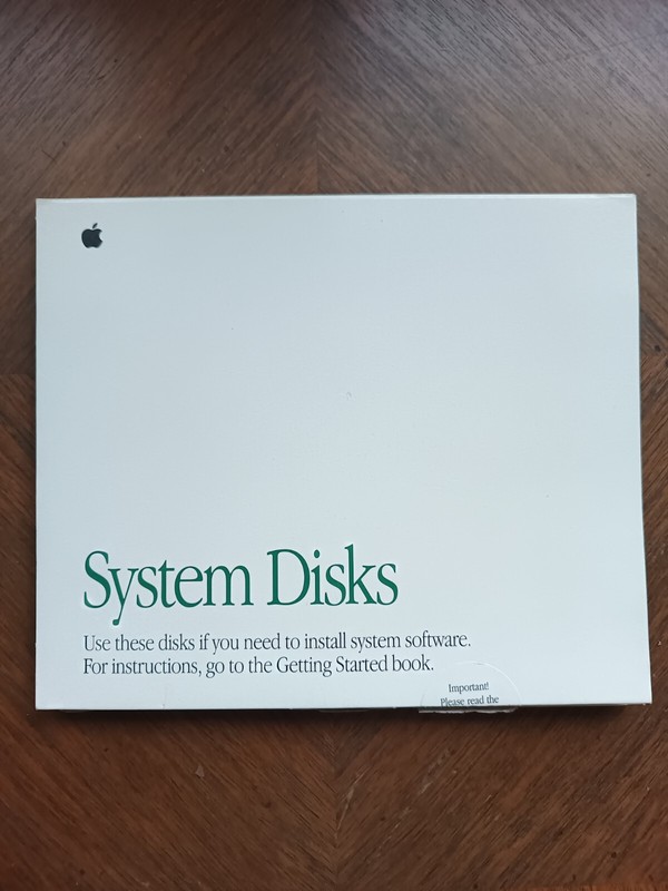 Apple Macintosh Centris 610 System 7.1 Disk Set and Manuals