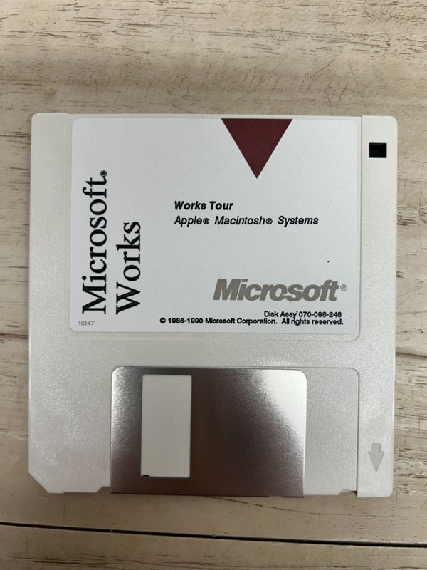 1986 Microsoft Works Version 2.0 & 1991 Version 4.0 For Apple 3.5" Floppy 5 Disc gallery