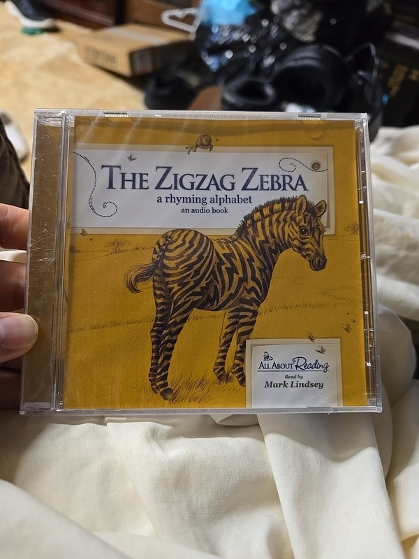 The Zigzag Zebra A Rhyming Alphabet And Audio Book CD New Sealed