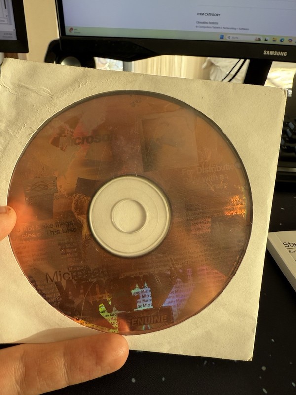 Windows NT Server 4.0 Build 1096 Part No. X05-36337 / Beta 1 / Holo CD Edition gallery