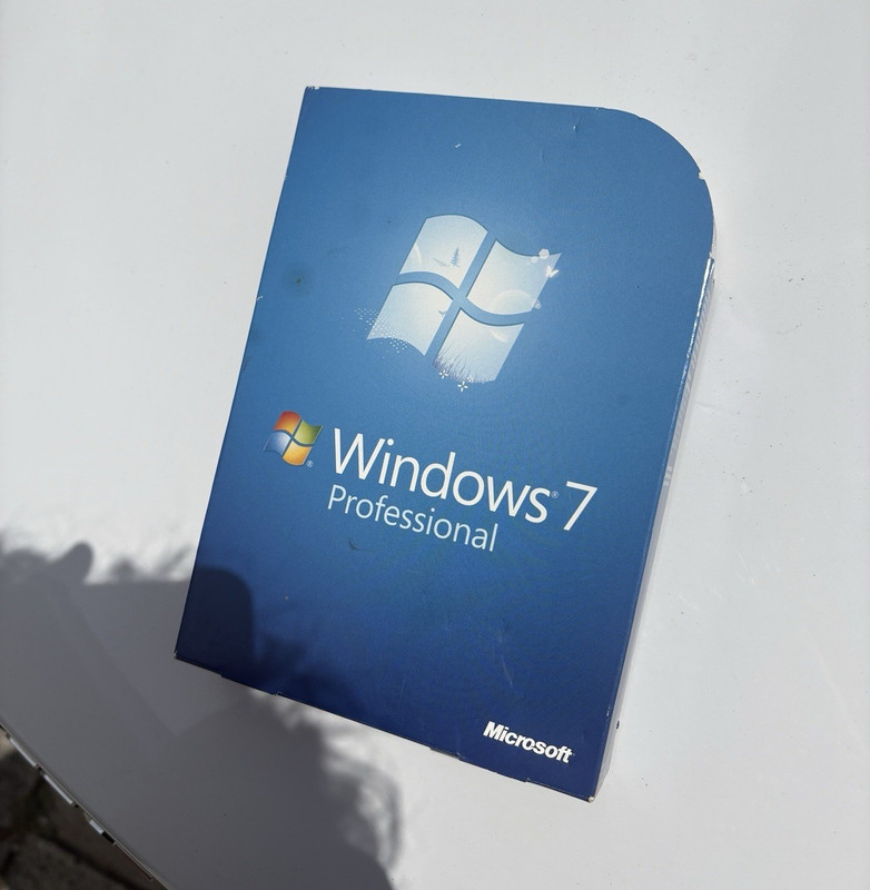Microsoft Windows 7 Professional Retail DVD, English, 1 Device (425-06616-01)