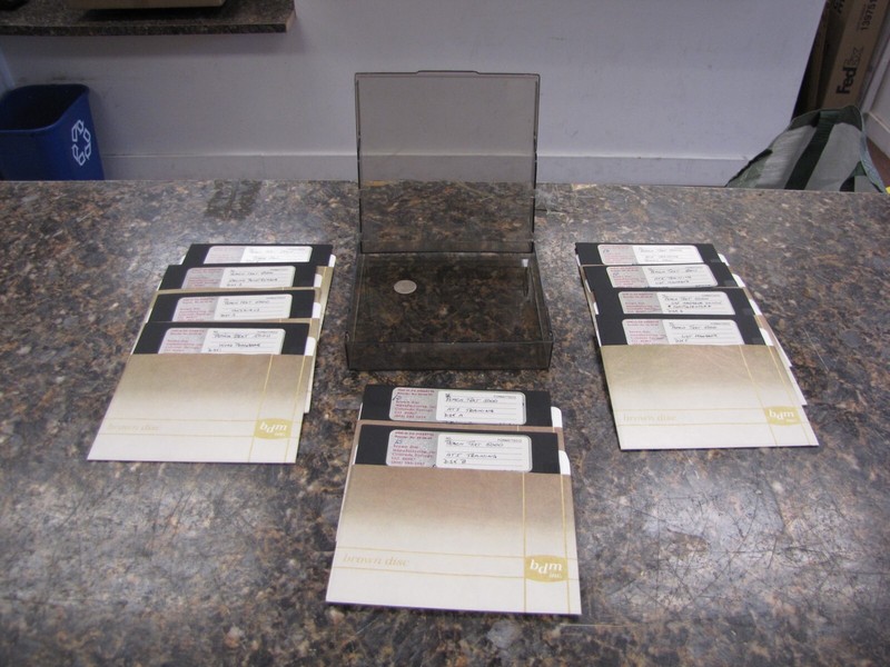 Lot of (10) Vintage Peach Text 5000 Software 5.25″ Disks W/Box – MF37