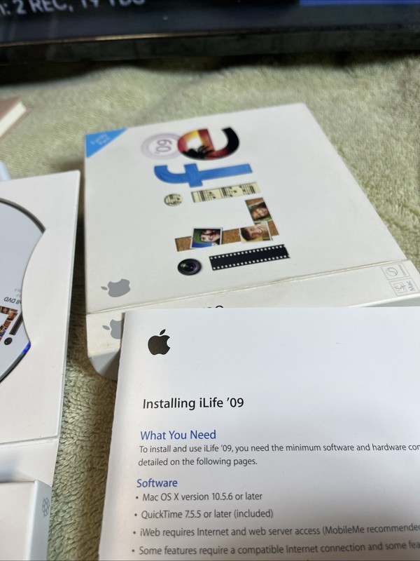 Apple iLife 09 V9.0 2009 Family Pack - Version 9.0 MB967Z/A Retail Family Pack gallery