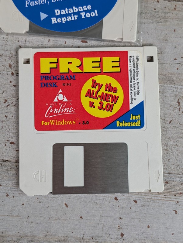 Lot of VTG AOL America Online 3.5" Floppy Mac 2.7 Win 2.0 3.0- Some SEALED 90s gallery