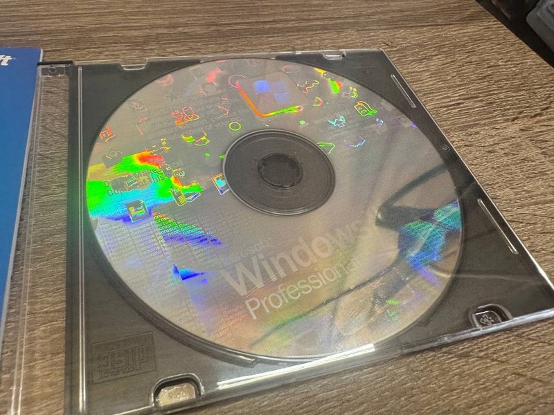 Windows XP Professional OEM Install CD + COA Sticker (Version 2002) gallery