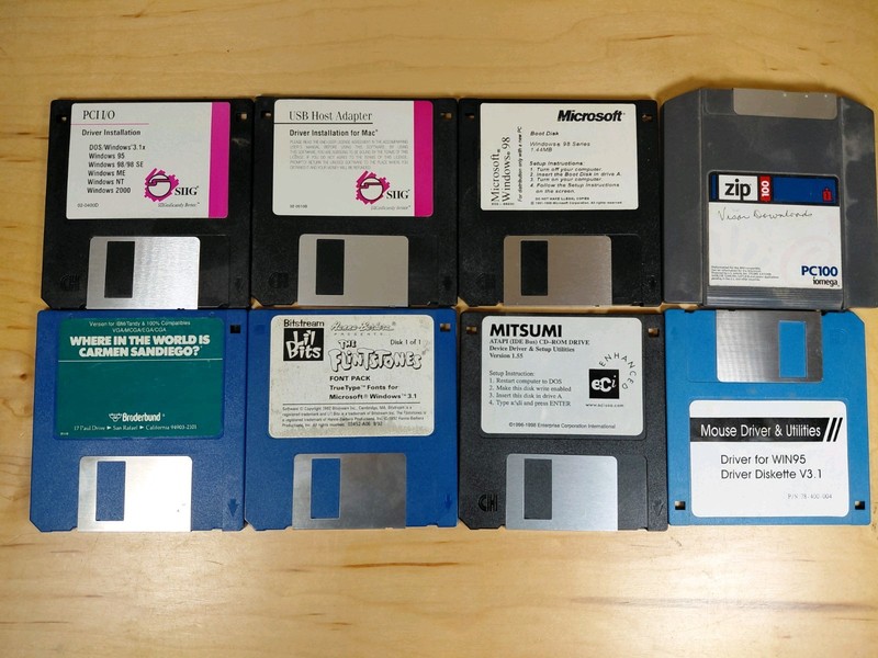 Retro Lot of Microsoft Windows 95 Software 3.5″ Floppy Disk Driver Setup & Games