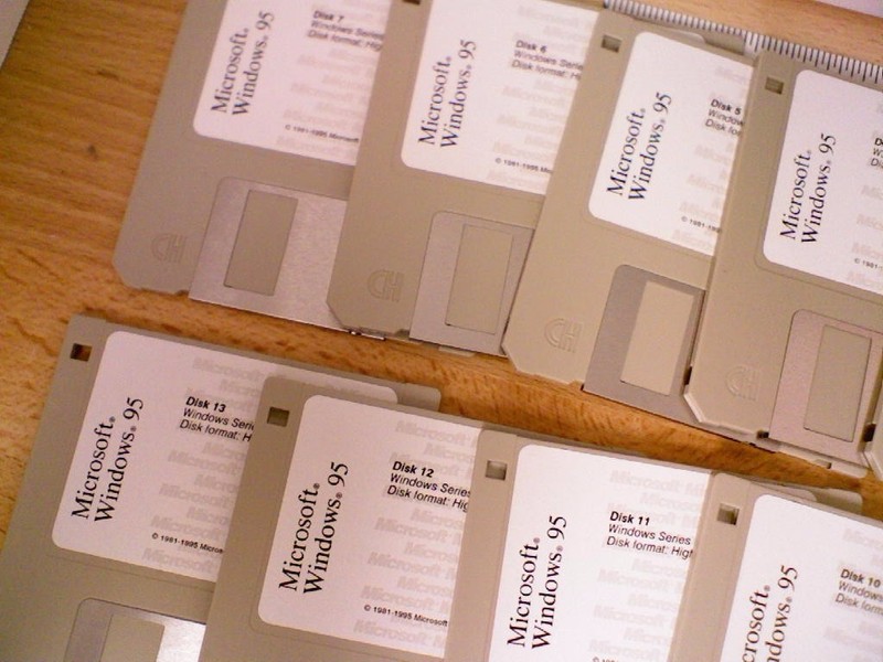 Full Version Microsoft Windows 95 OS 3.5" Floppy MS-DOS PCs 1995 USA HTF gallery