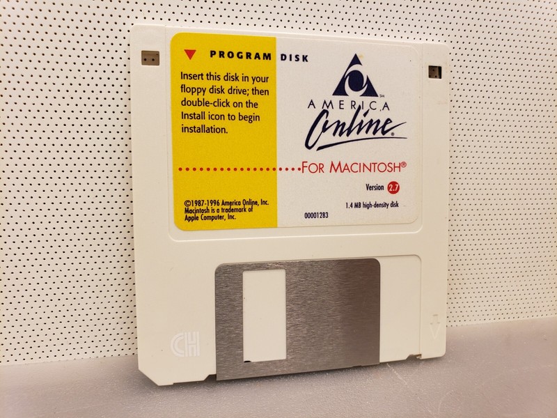 Vintage America Online AOL Macintosh Ver 2.7 Software 1.44MM 3.5″ Floppy Disk