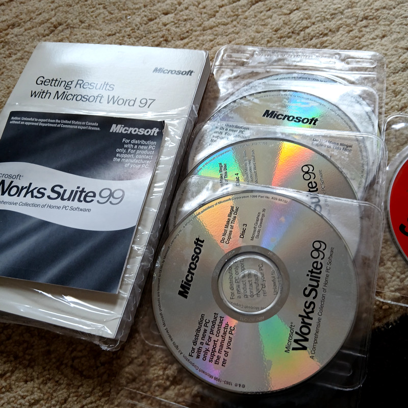 Microsoft Works Suite 99 Disc Set Vintage 4 Discs AND Streets 98 PC Software gallery