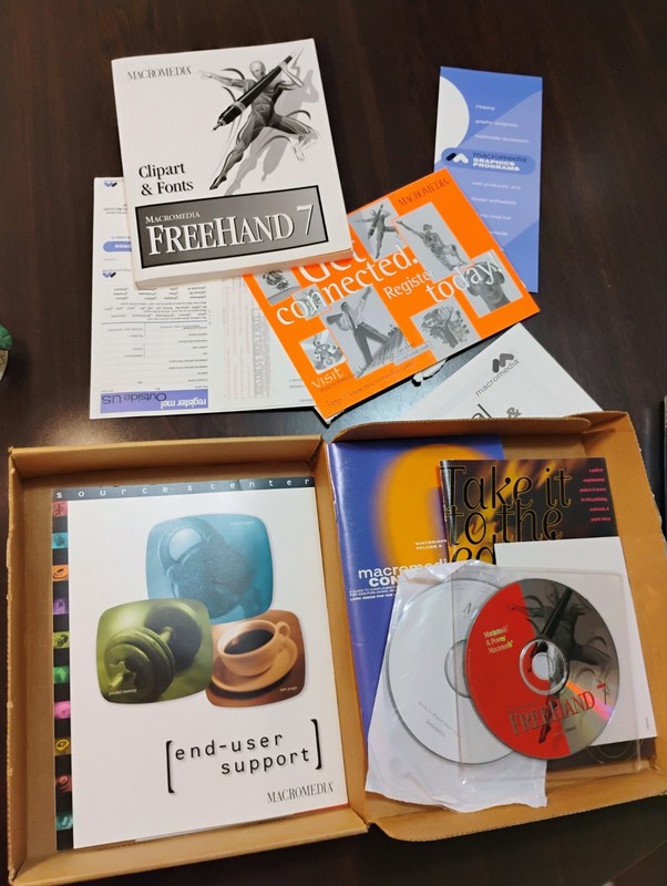 Macromedia Freehand 7, 6, & 8 Upgrade for Mac OS with 7 Clipart & Fonts Book