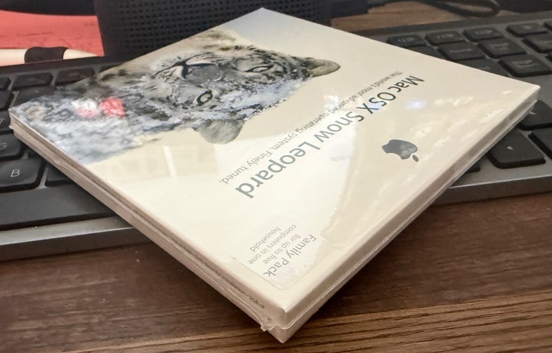 APPLE SNOW LEOPARD MAC OS X v10.6 FAMILY PACK MC224Z/A - NEW SEALED gallery