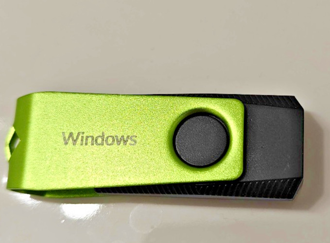 Windows 10 Internet of Things Enterprise LTSC 2021 Microsoft Key USB Device gallery