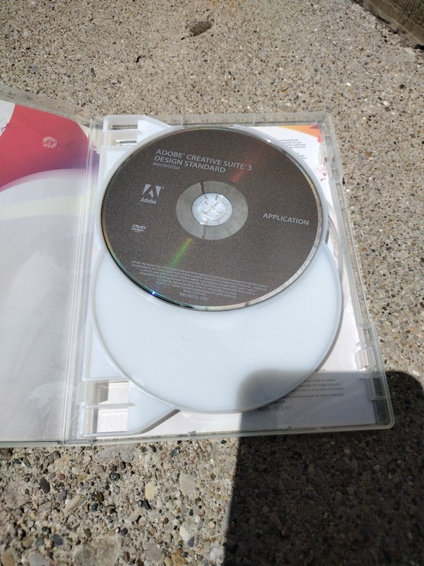 Adobe Creative Suite 3 Standard Design 3-Disc Set Macintosh w/Serial Number gallery