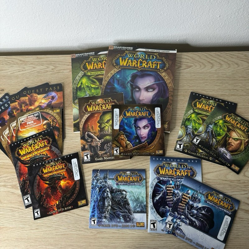 World of WarCraft Computer Game DVD ROM Lot and 2 Brady Game Guides