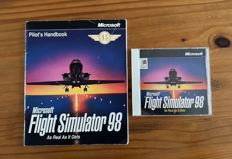 Microsoft Flight Simulator 98 Game CD ROM & Pilot’s Handbook Untested
